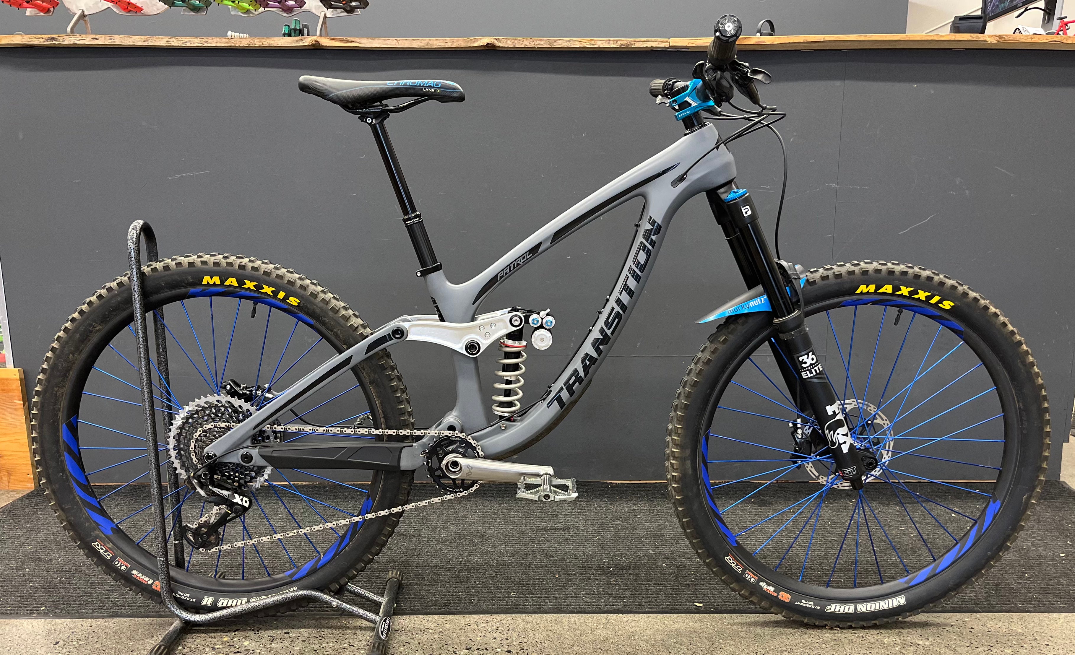 USED Transition Patrol Small Grey / Push Ind / Cane Creek E Wings / Cascade Link / XO / I9-Ibis Carbon Wheels / Code RSC / Chris King BB