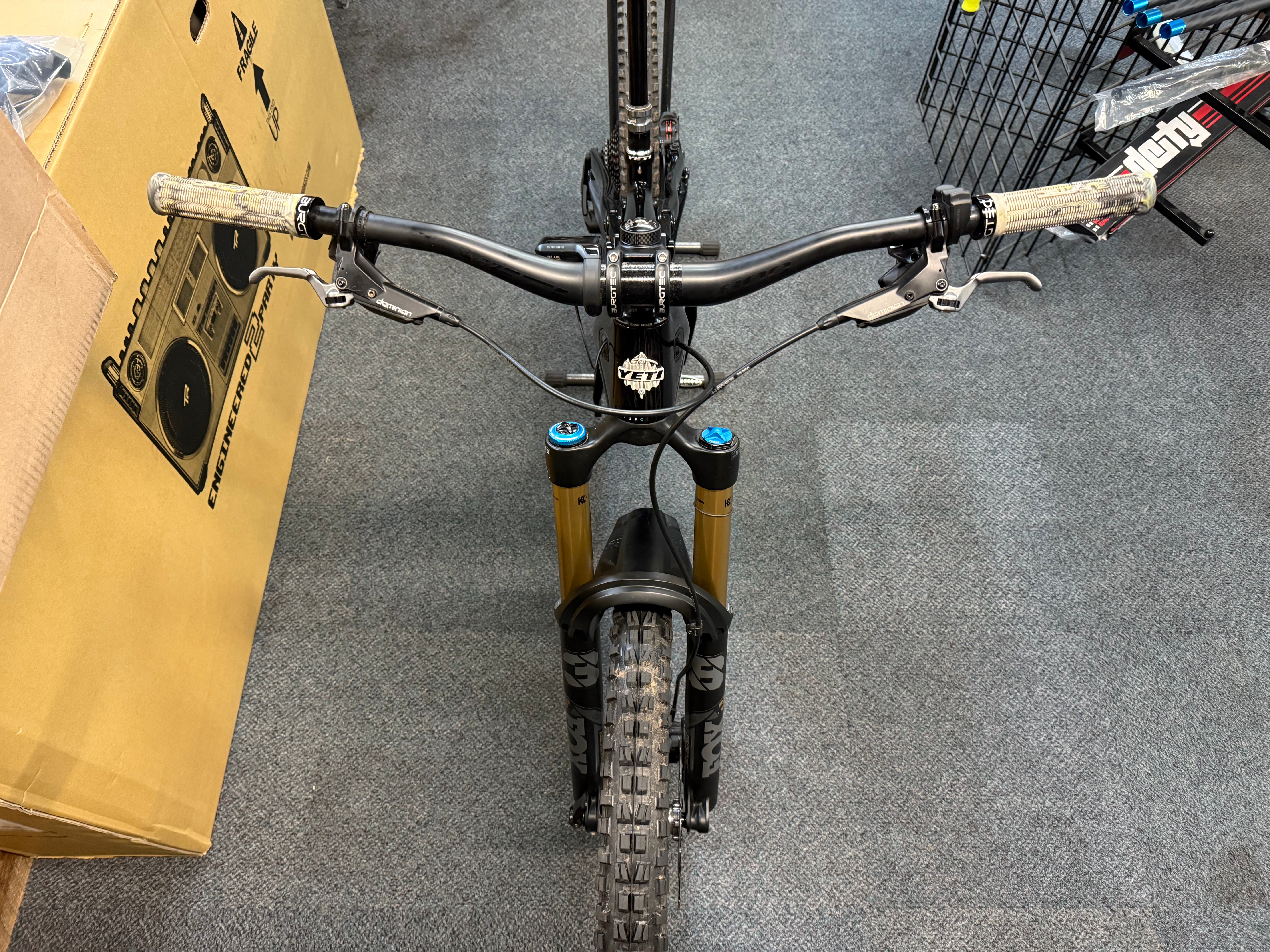 Yeti 160E T-Series Small 29/27.5 Custom Build Black